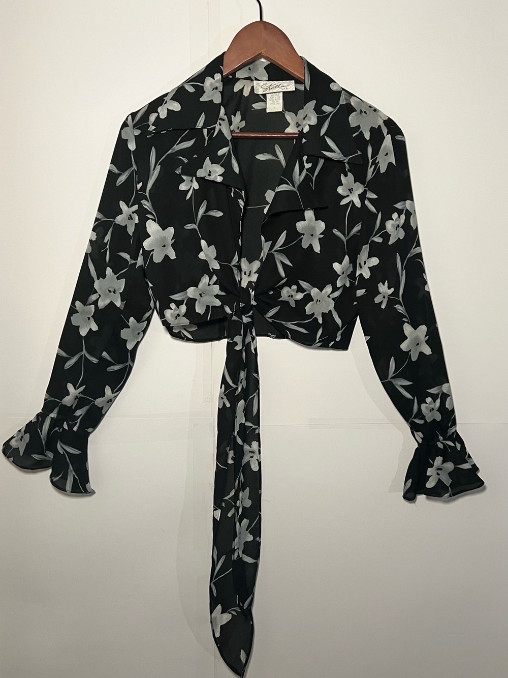 Tie-Front Floral Crop Top - Black & White